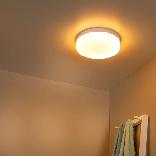 Lucide BISKIT - Plafonnier Salle de bains - Ø 28 cm - LED - 1x18W 2700K - IP44 - Détecteur De Mouvement - Blanc - ambiance 1